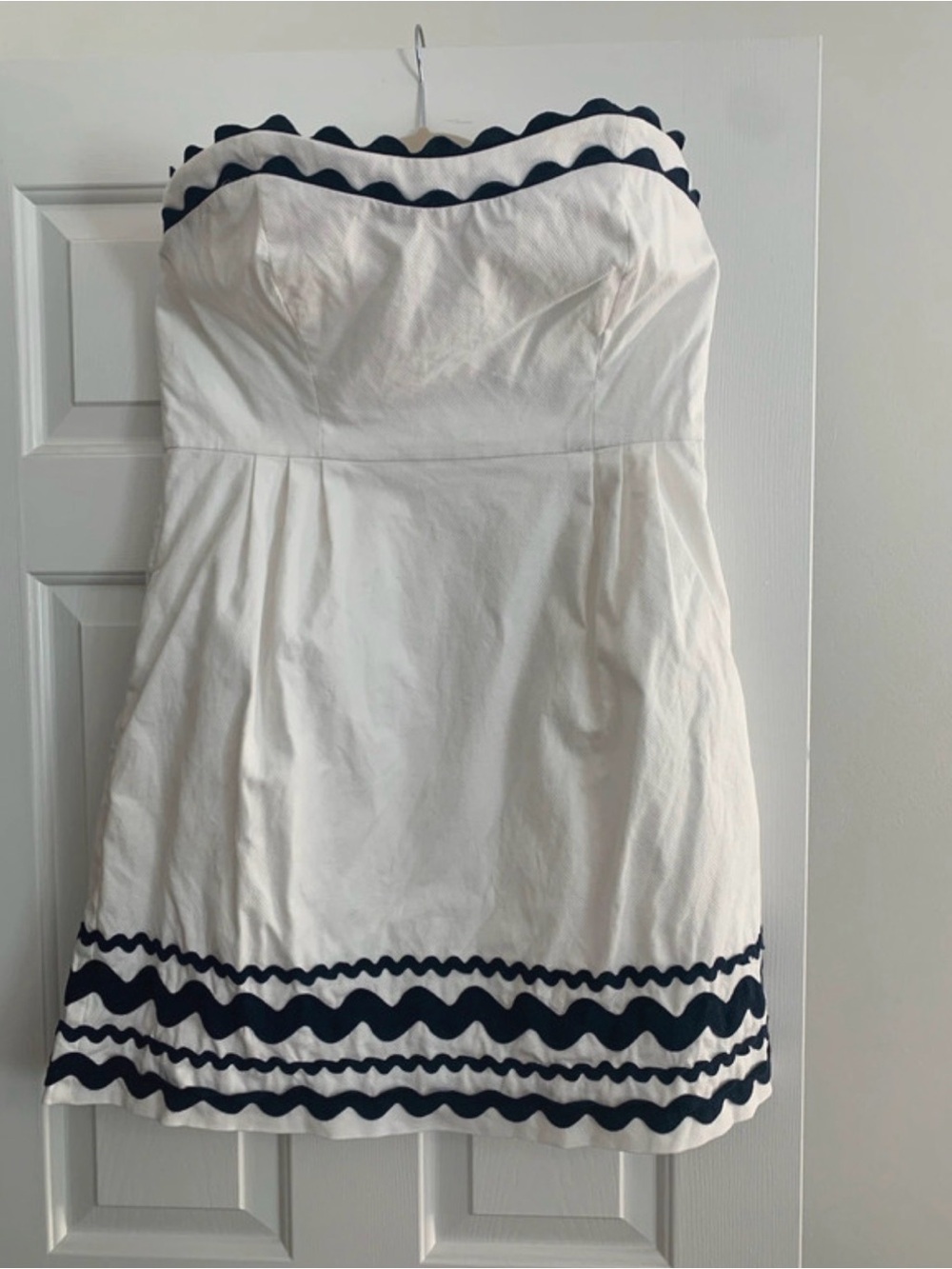 Vineyard Vines Strapless White Dress with Navy Wave Trim